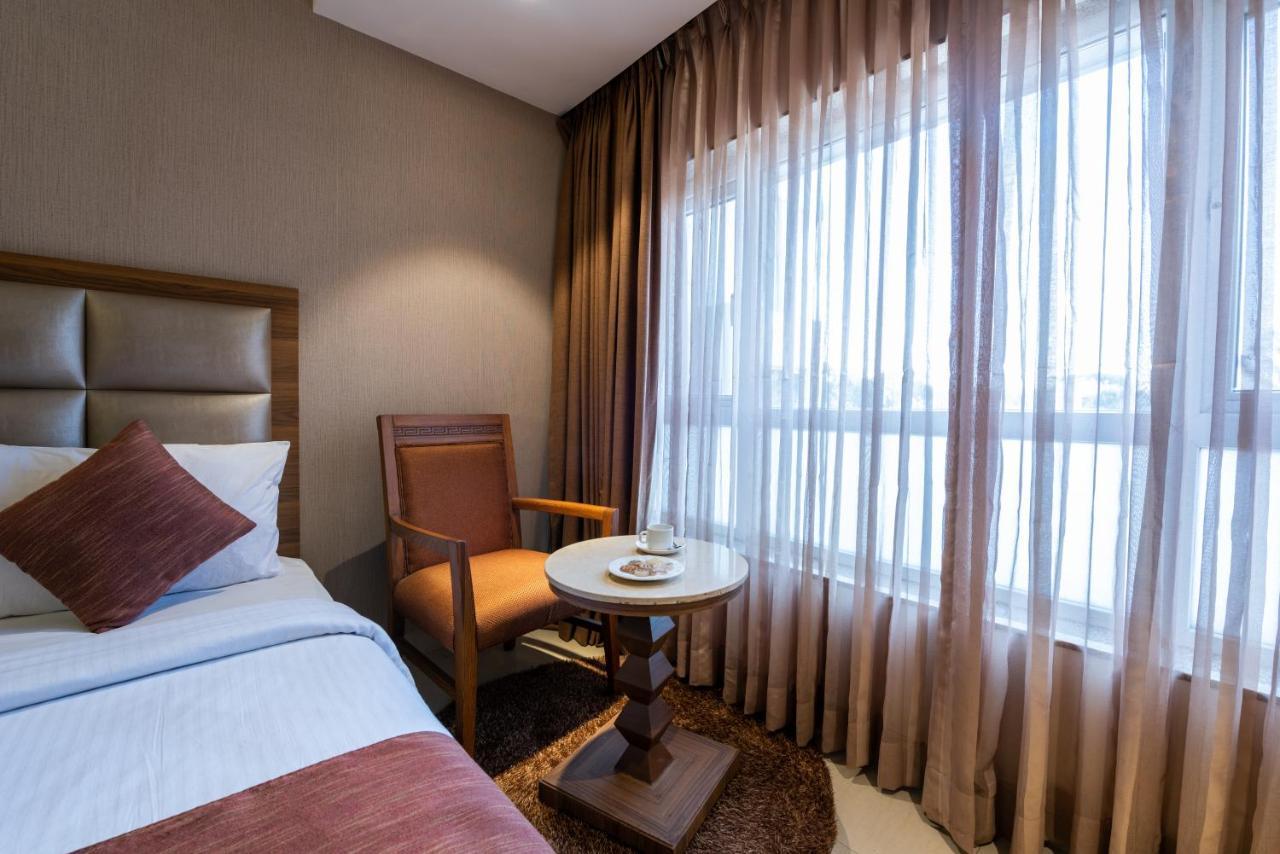 Click Hotel נאסיק מראה חיצוני תמונה